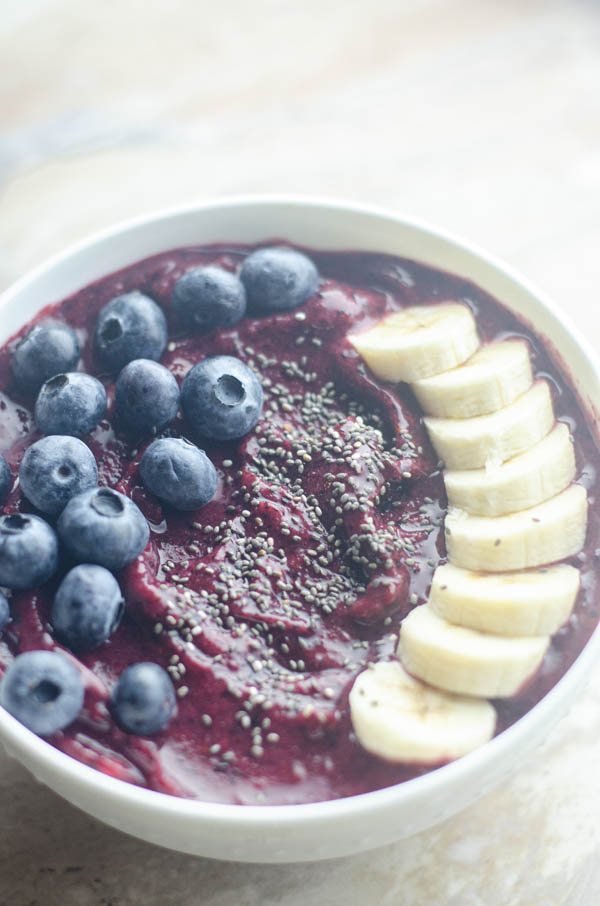 This homemade acai bowl is a delicious warm weather treat, and can easily be made at home in just a few minutes! These are vegan, paleo, gluten-free, dairy-free.