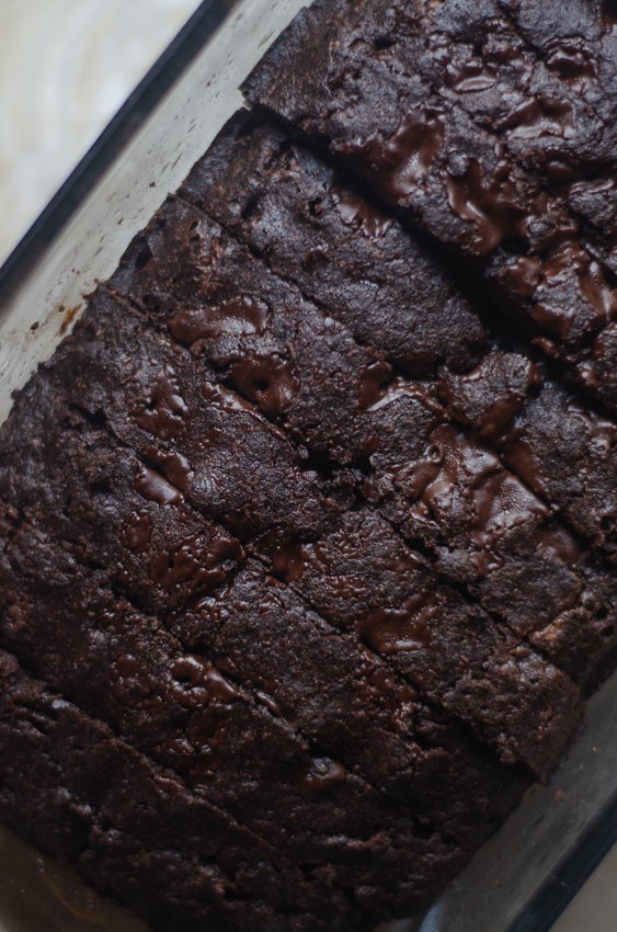 If you're looking for a fun and different recipe, this healthy keto brownie bread is the perfect dessert for you! Keto, low-carb, paleo, sugar-free, gluten-free, dairy-free.