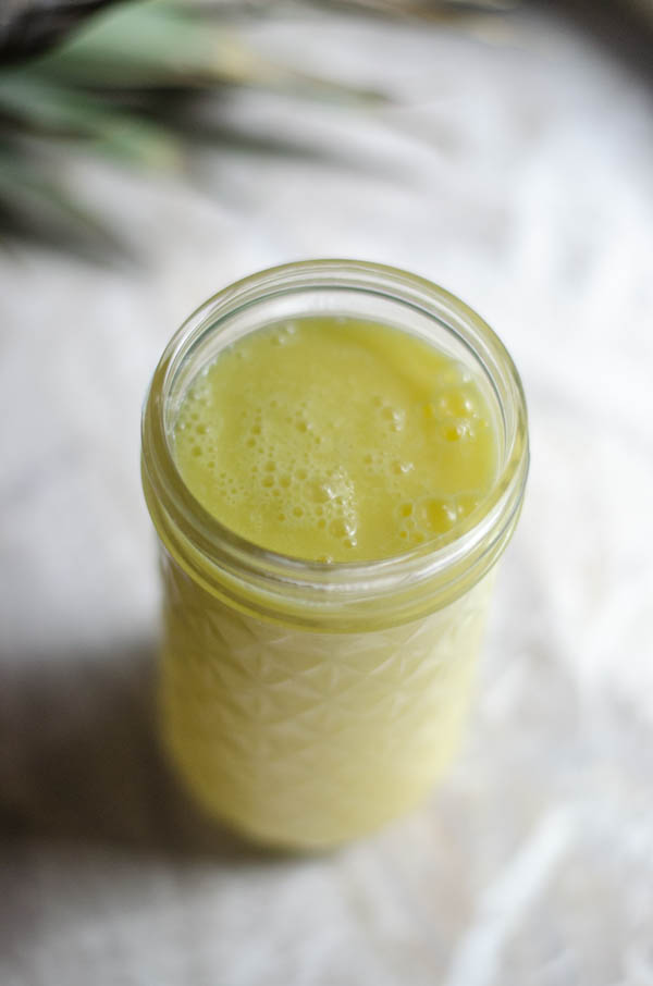 In the mood for a tropical treat? This piña colada mocktail is a super tasty non-alcoholic drink. Paleo, vegan, refined sugar-free.